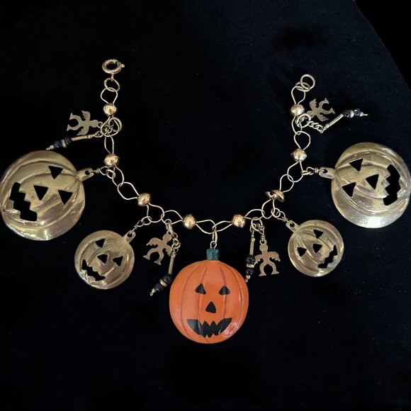 Antiqued Bronze Tone Halloween Bracelet w/Jack-O-Lanterns - Picture 4 of 6